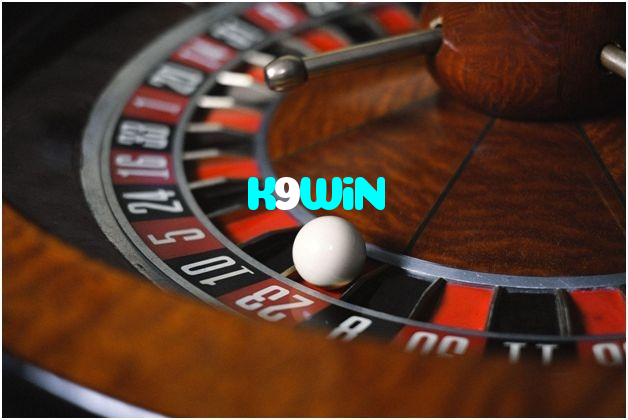 K9WiN casino presented on mobile device in Pakistan with slots and live games